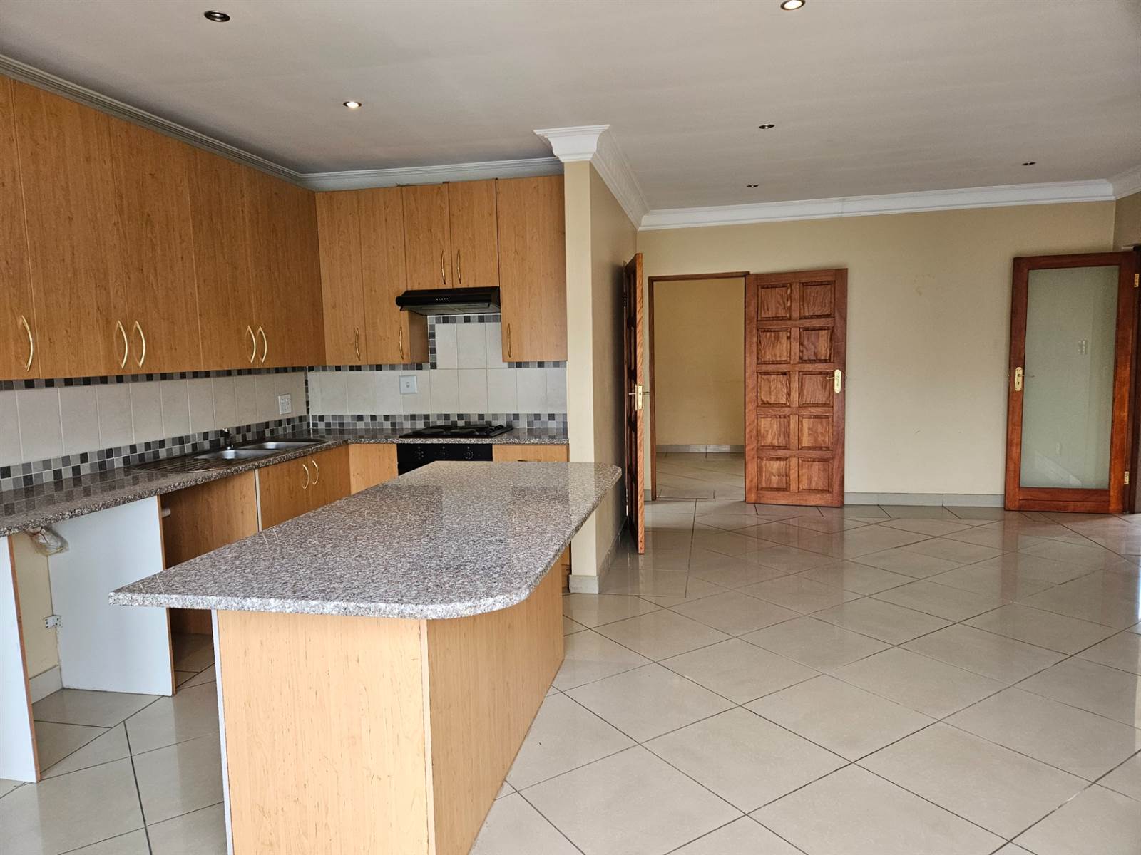 4 Bed House in Greenstone Hill photo number 25