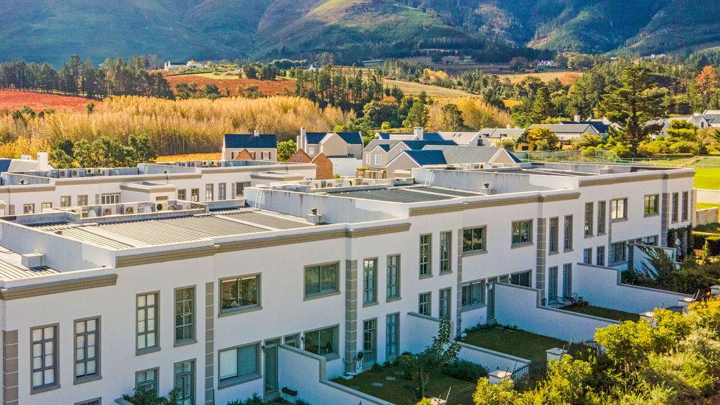 2 Bed Apartment in Franschhoek photo number 9