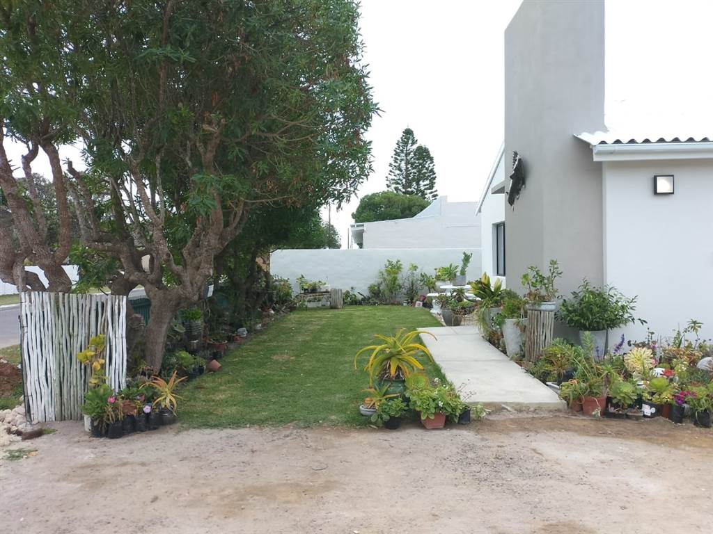 4 Bed House in Struisbaai photo number 13