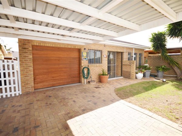 3 Bed House in Strand North