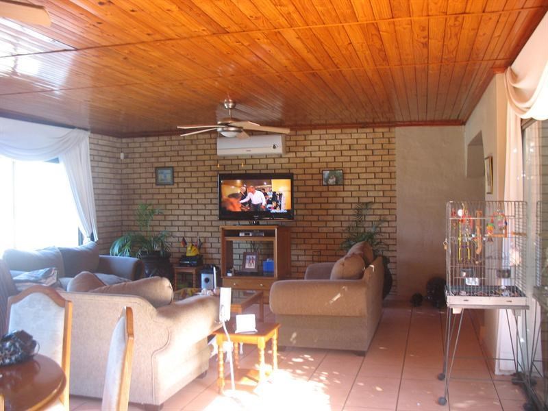 5 Bed House in Scottburgh Central photo number 6