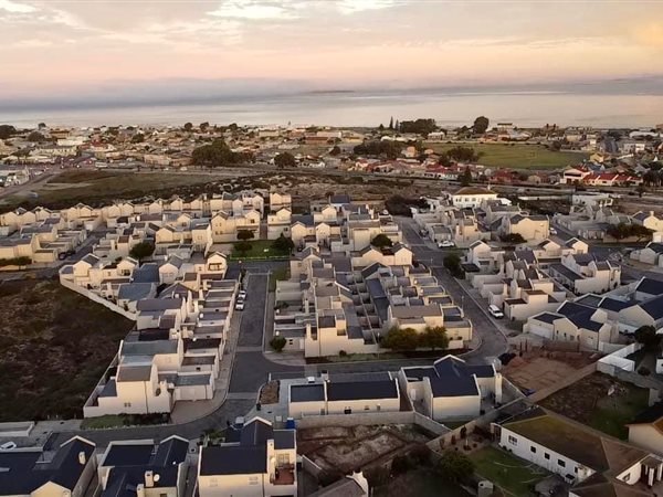 394 m² Land available in Langebaan Central