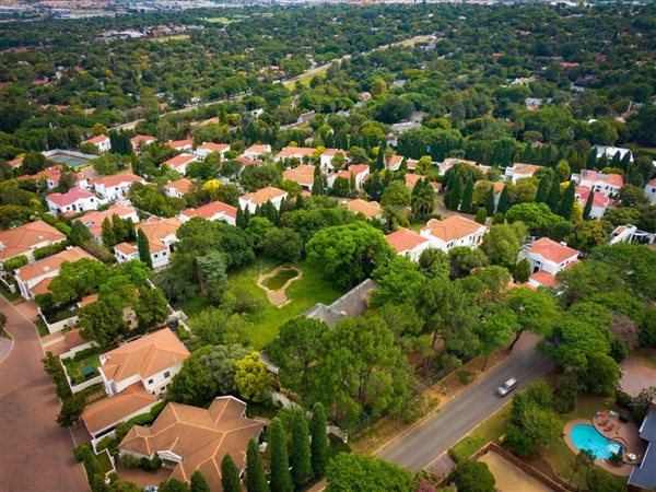 4015 m² Land available in Douglasdale