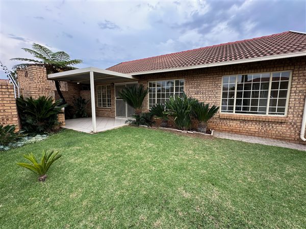 2 Bed House in Highveld