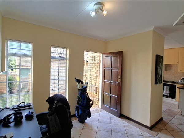 2 Bedroom Simplex 2 Bedroom Simplex