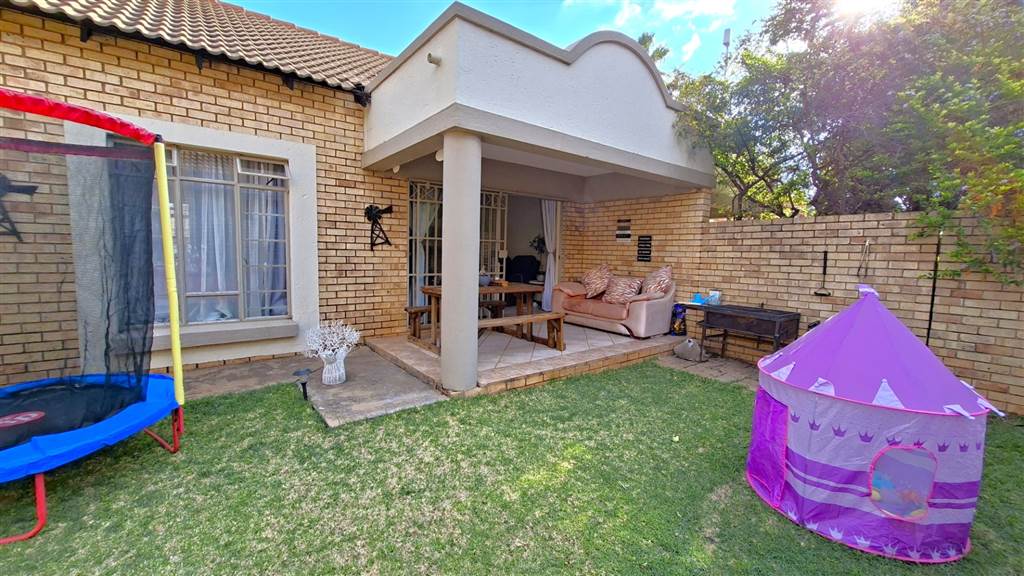 2 Bedroom Simplex 2 Bedroom Simplex