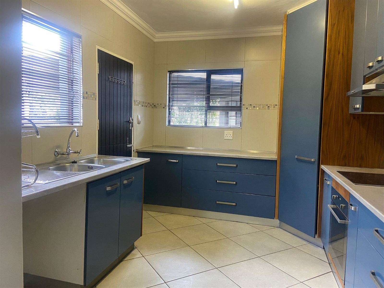 2 Bed House in Radiokop photo number 4