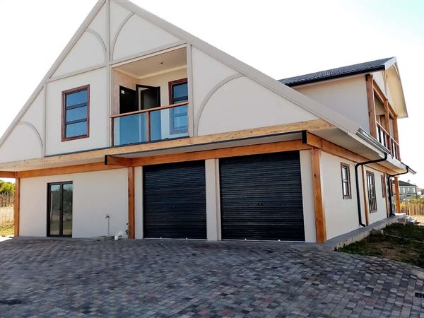 7 Bed House in Mossel Bay Central