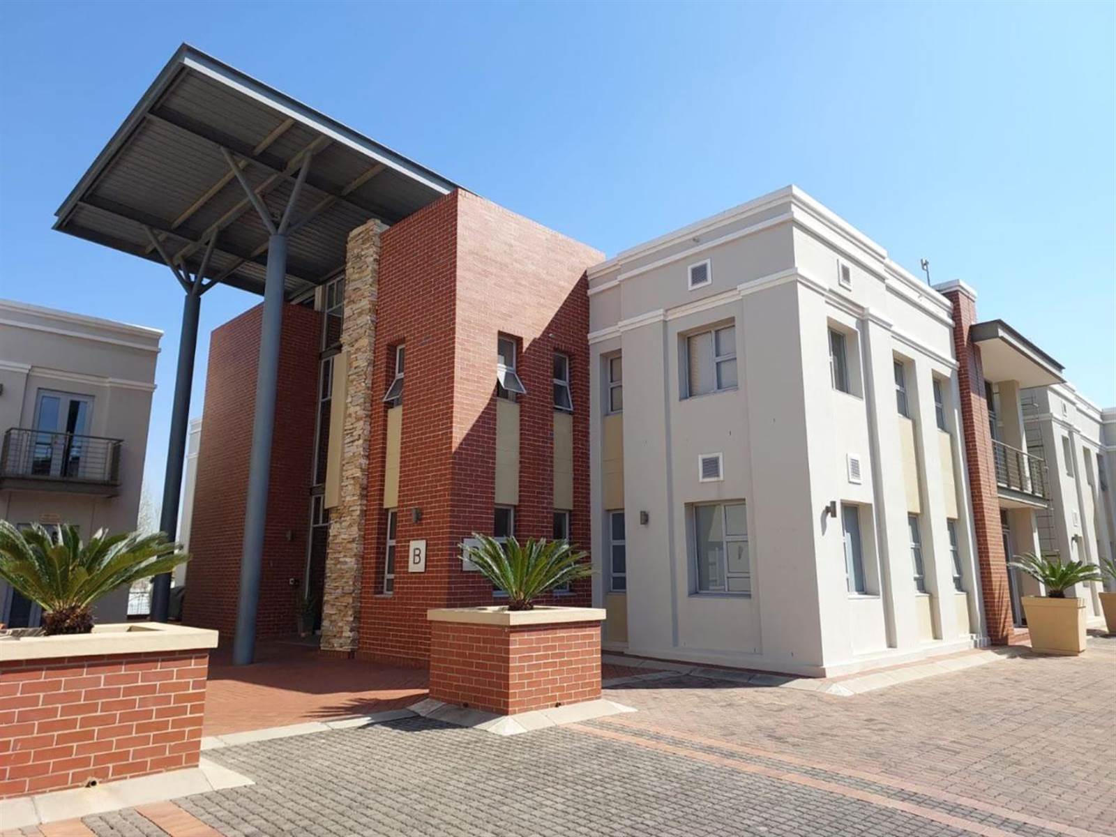 668  m² Commercial space in Fourways photo number 1