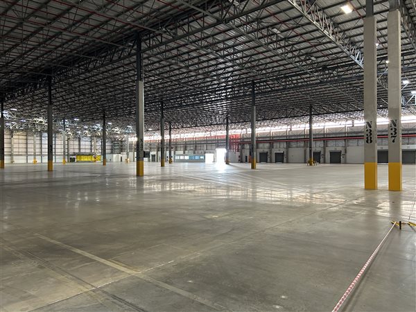 10 000  m² Industrial space