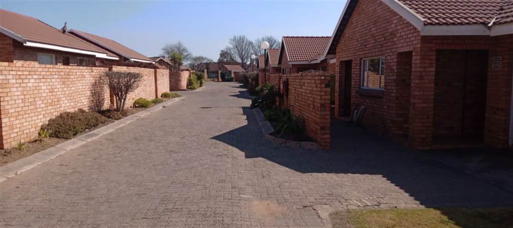 3 Bed House in Middelburg Central photo number 4