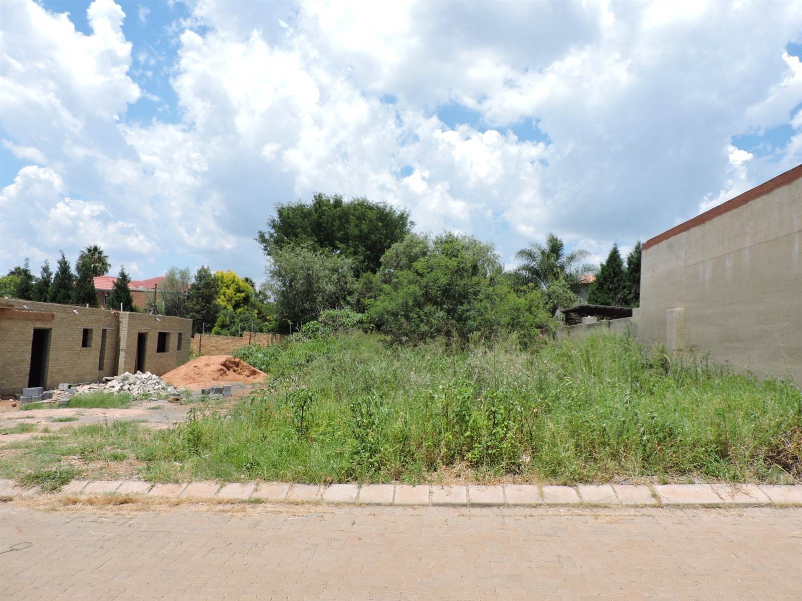 505 m² Land available in Ruimsig Country Estate photo number 3