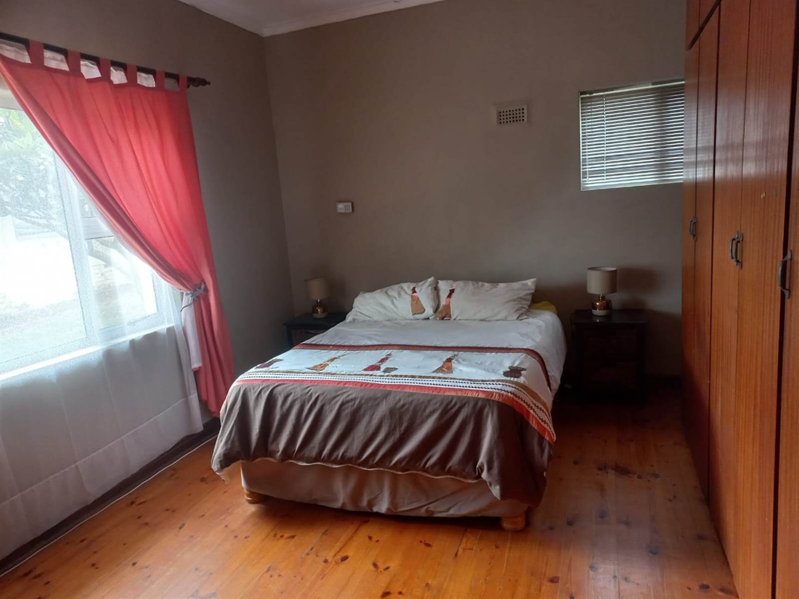 3 Bed House in Van Riebeeck Heights photo number 4