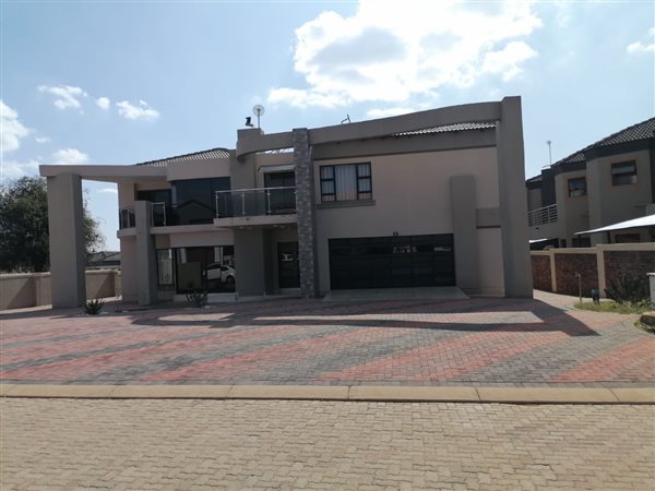5 Bedroom House 5 Bedroom House