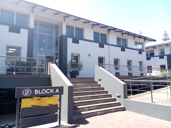 174  m² Office Space in Plumstead