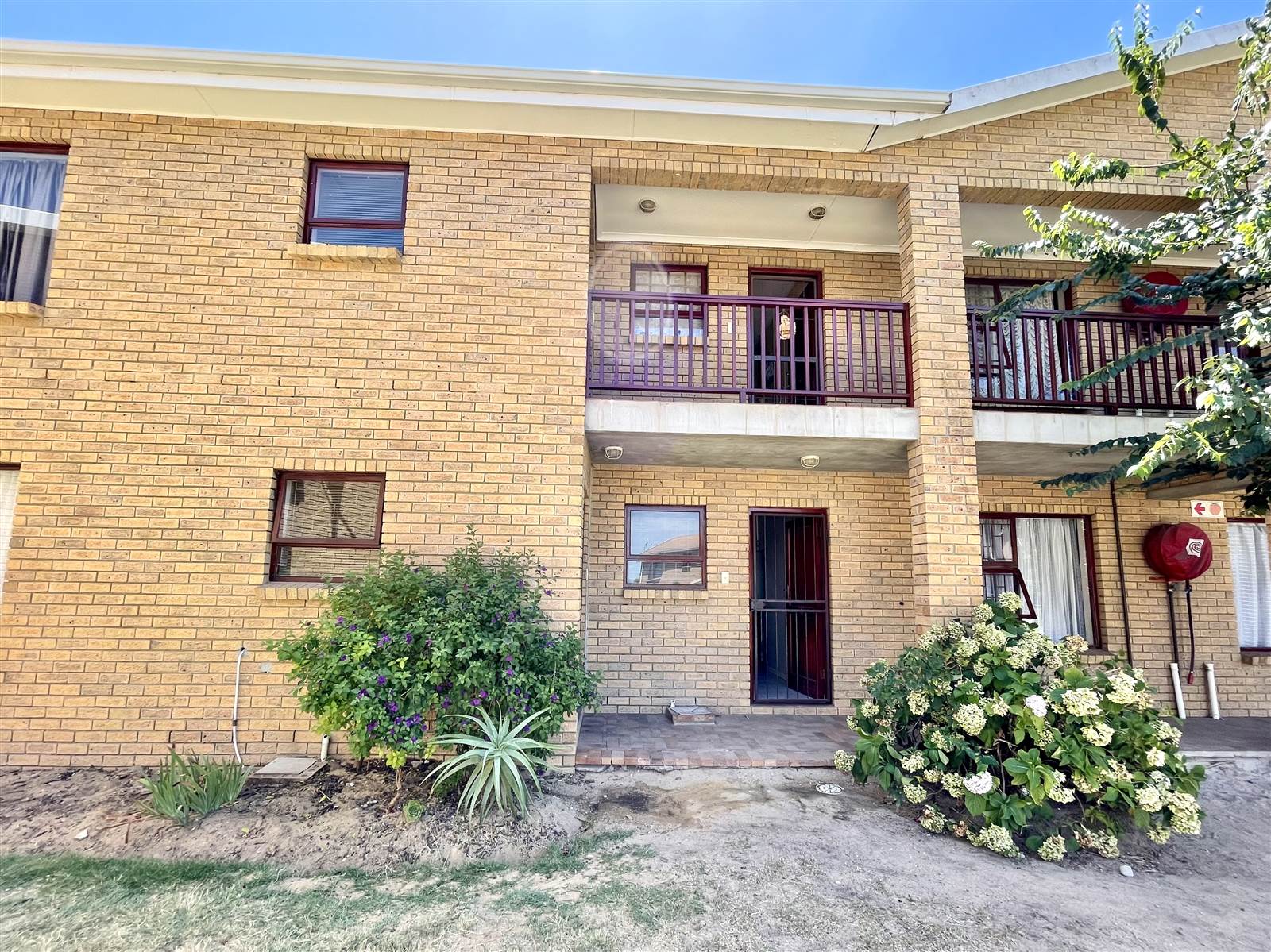 2 Bed Apartment in Paarl photo number 2