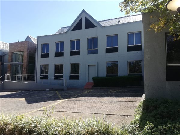 587.900024414063  m² Commercial space