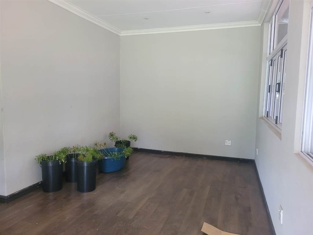 120  m² Commercial space in Doornkloof photo number 12