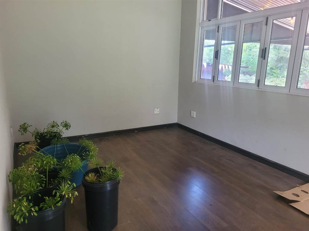 120  m² Commercial space in Doornkloof photo number 4