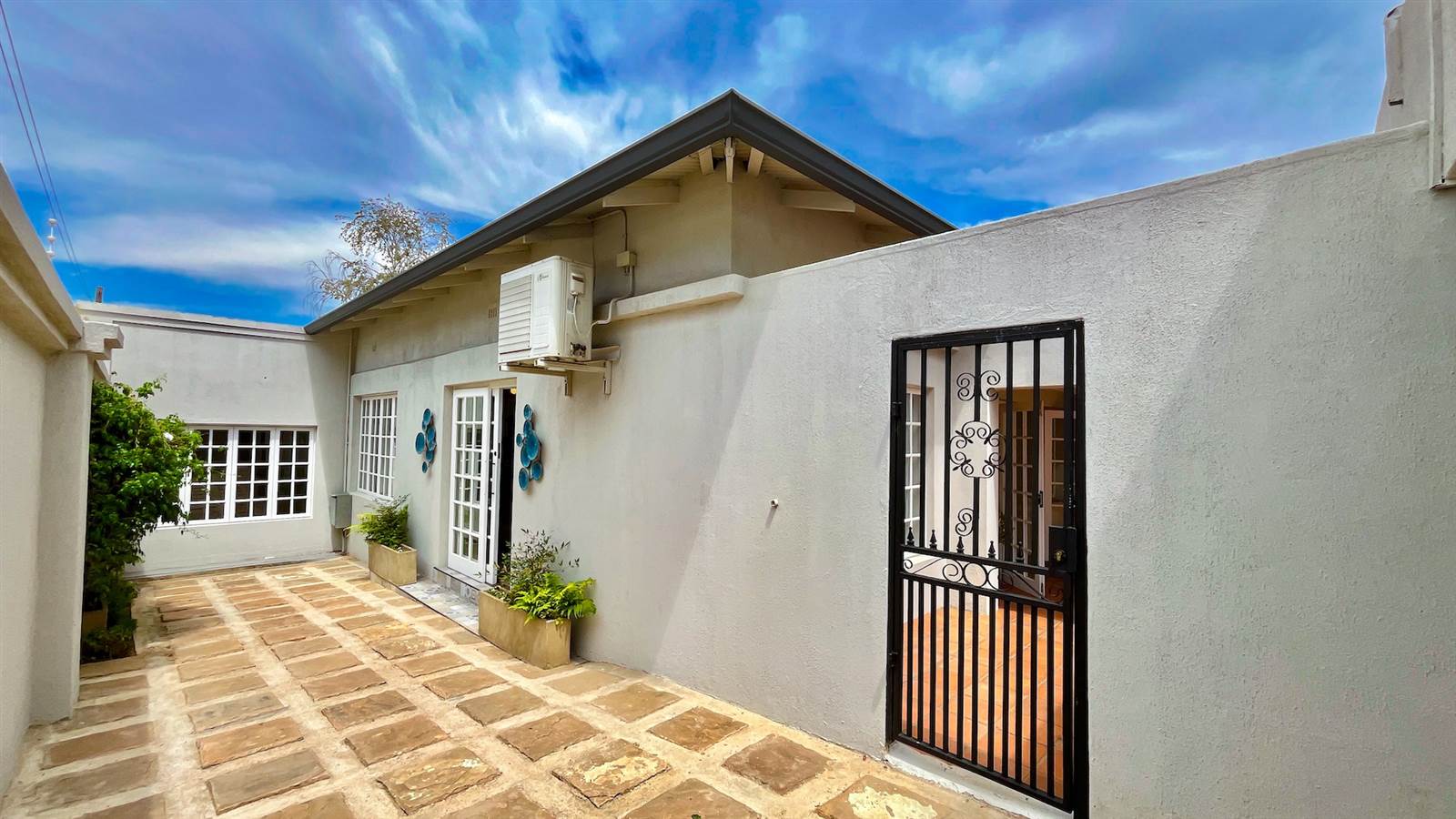 4 Bed House in Parkhurst photo number 27