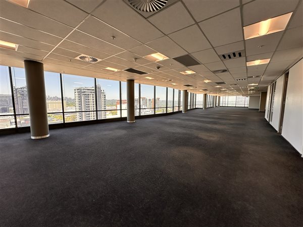 726  m² Commercial space