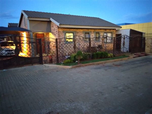 3 Bed Simplex in Ikageng