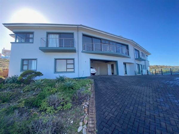 6 Bed House in Pinnacle Point Golf Estate