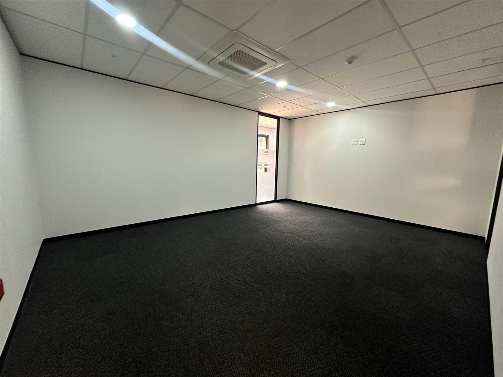 168  m² Commercial space in Parktown photo number 2