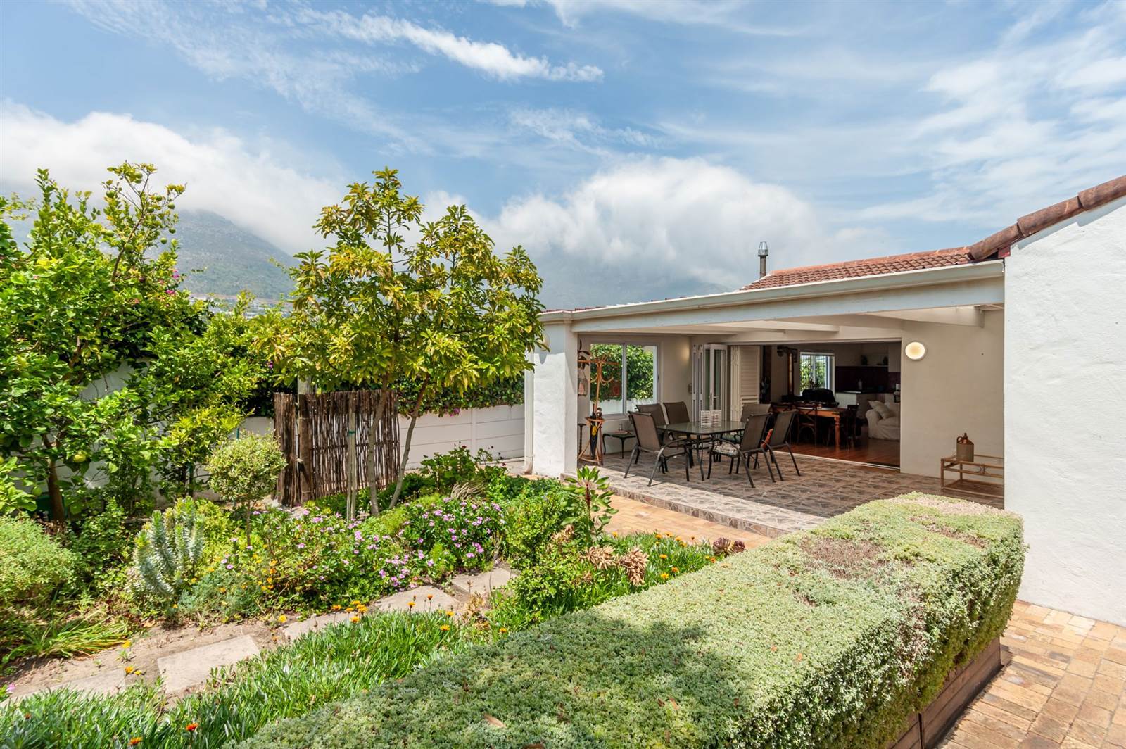 2 Bed House in Hout Bay and surrounds photo number 2