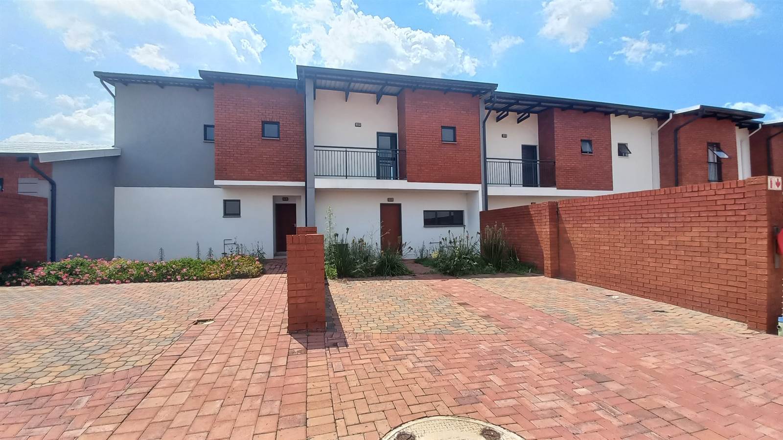 2 Bed Townhouse in Boksburg South photo number 5