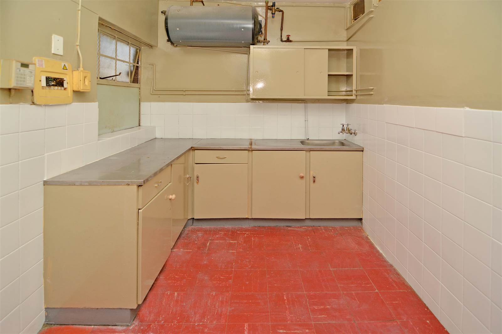 3 Bed Apartment in Hillbrow photo number 12