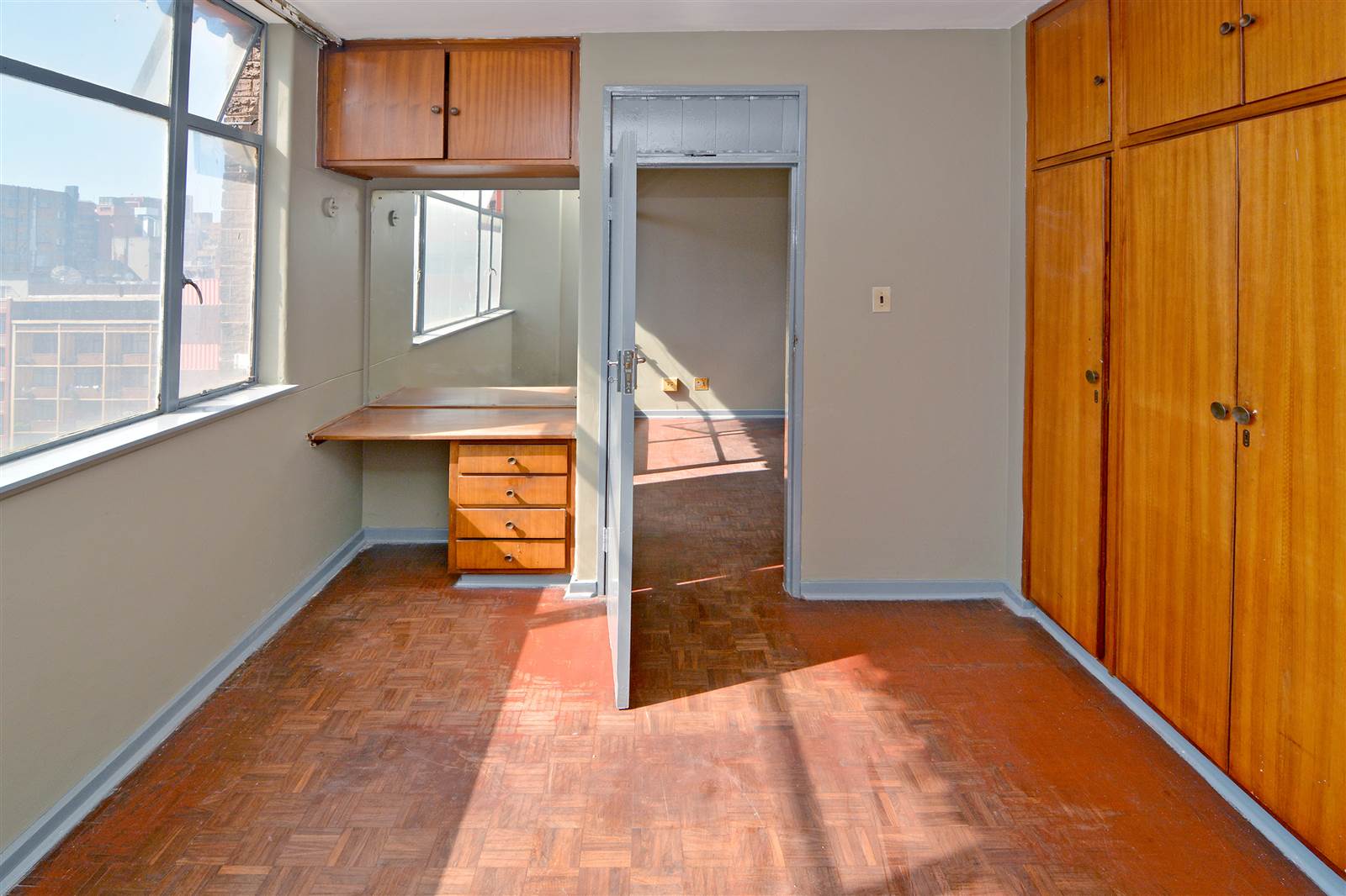 3 Bed Apartment in Hillbrow photo number 9