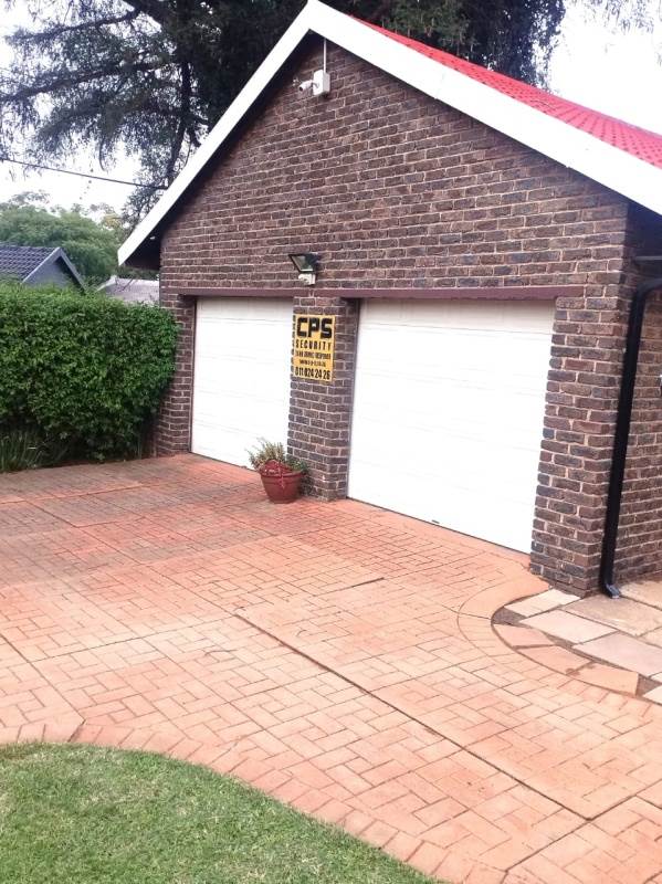 3 Bed House in Brackendowns photo number 5