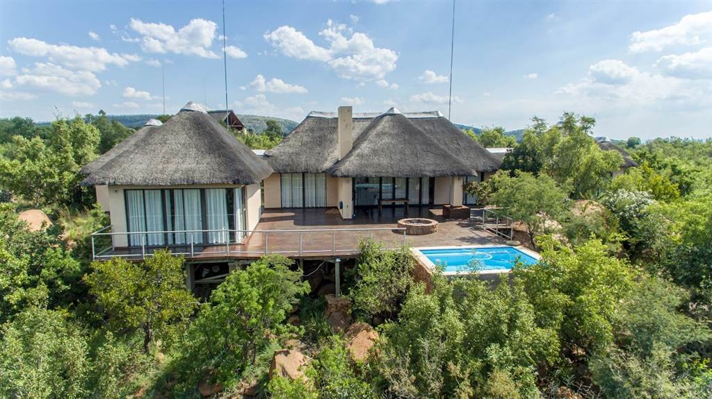 4 Bed House in Mabalingwe Nature Reserve photo number 7