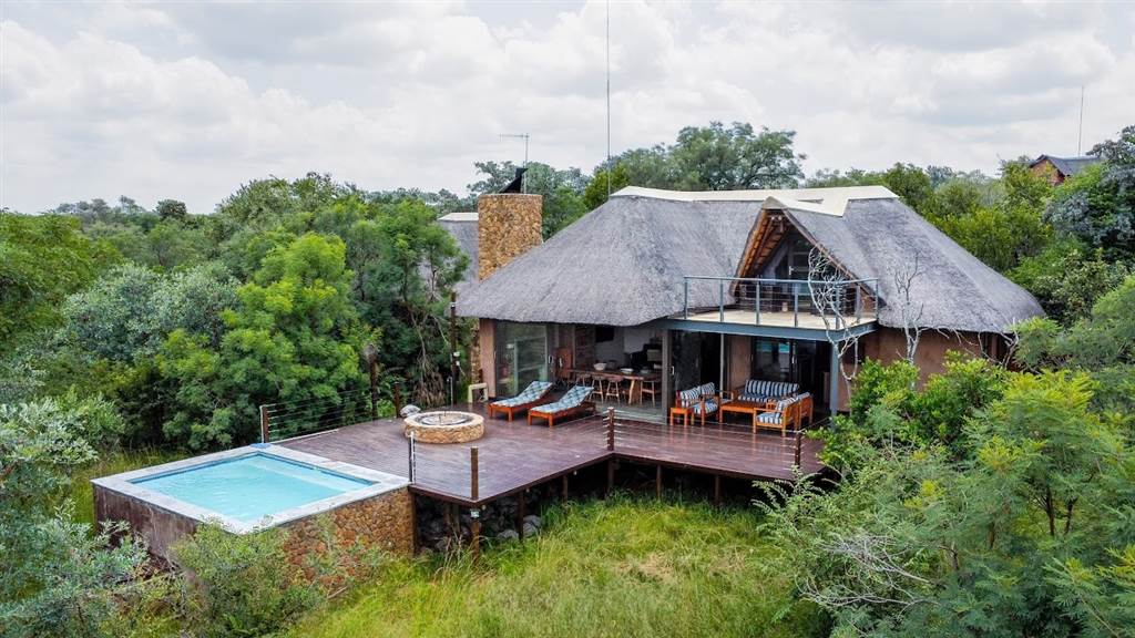 4 Bed House in Mabalingwe Nature Reserve photo number 6