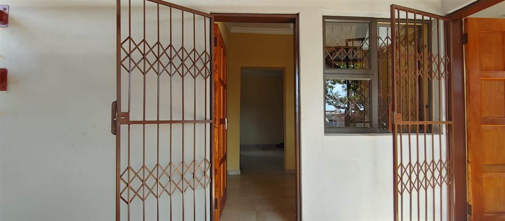0.5 Bed House in Pretoria Gardens photo number 1