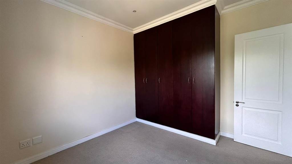 2 Bed Apartment in Bedfordview photo number 12