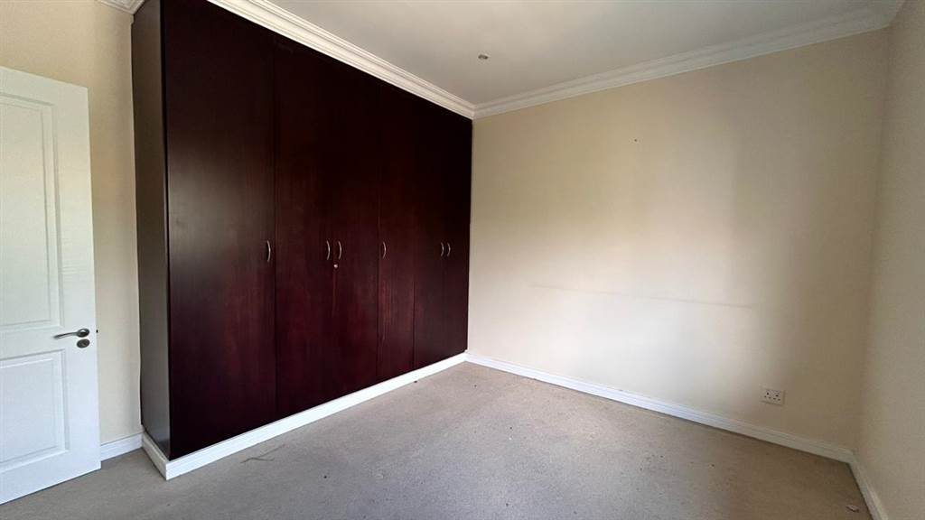 2 Bed Apartment in Bedfordview photo number 13