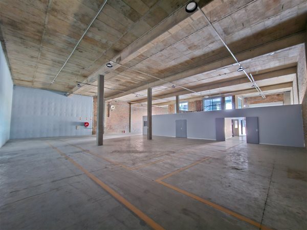 914  m² Industrial space in Laser Park