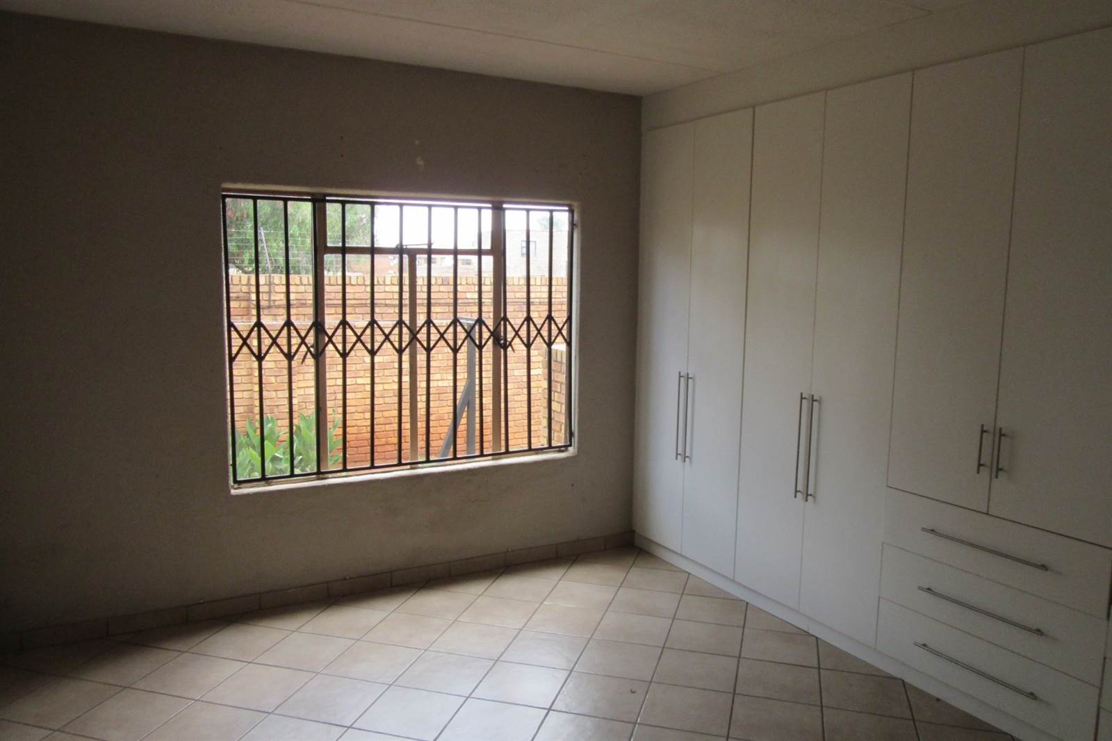 2 Bed Apartment in Krugersrus photo number 23