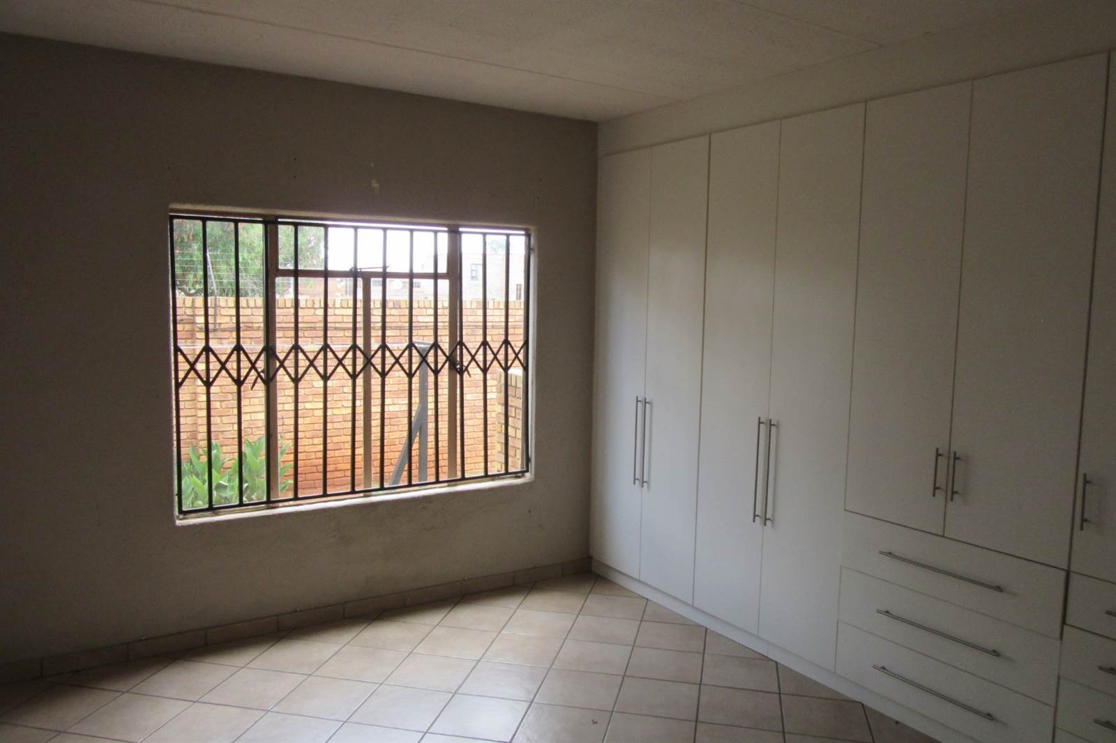 2 Bed Apartment in Krugersrus photo number 22