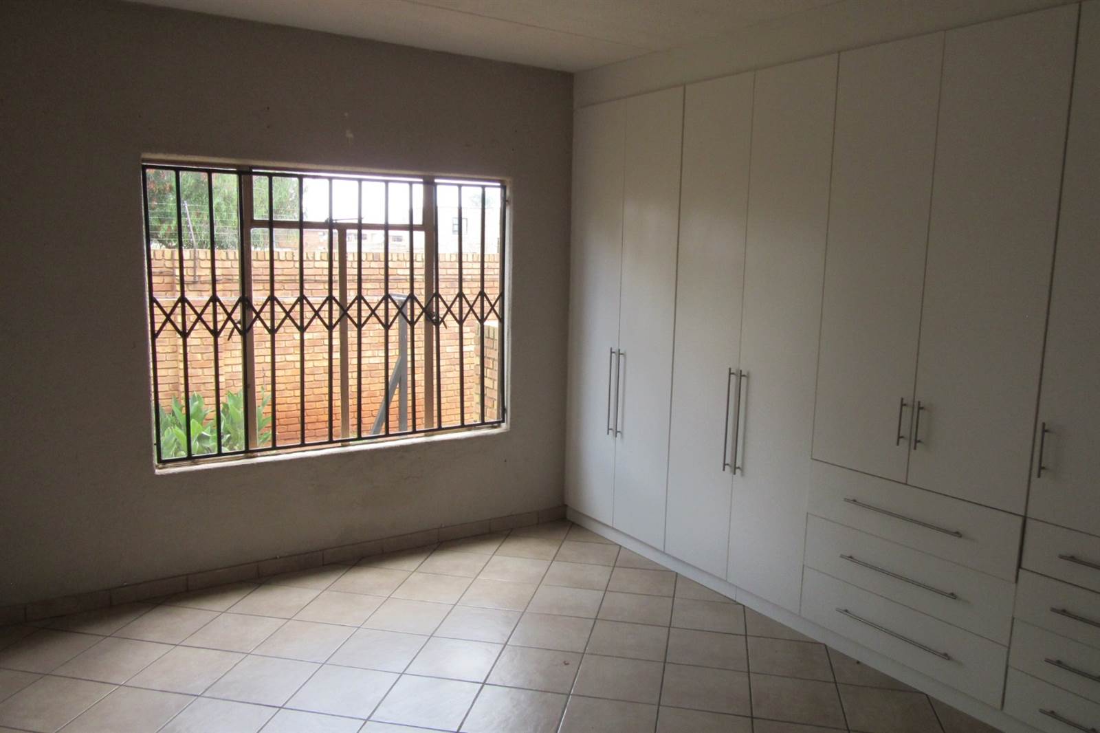 2 Bed Apartment in Krugersrus photo number 24