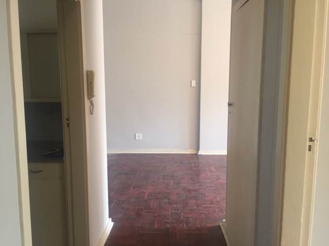 1 Bed Apartment in Parktown photo number 10