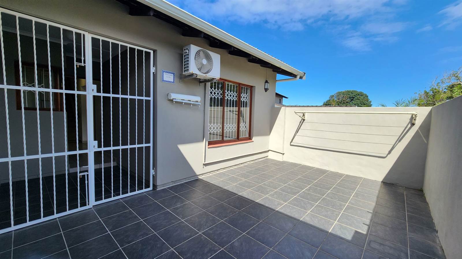 3 Bed Townhouse in Umtentweni photo number 25