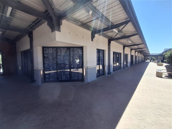 350  m² Commercial space