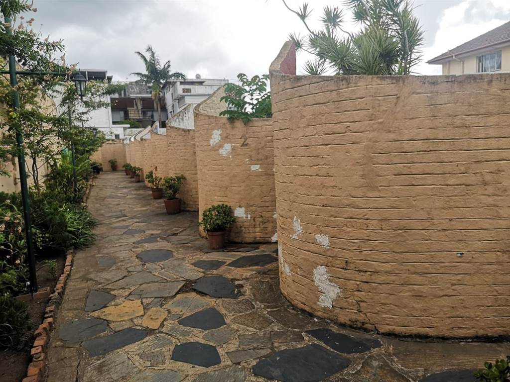 2 Bed Townhouse in Pinetown Central photo number 4