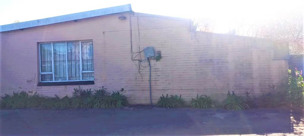 2 Bed Townhouse in Pinetown Central photo number 3