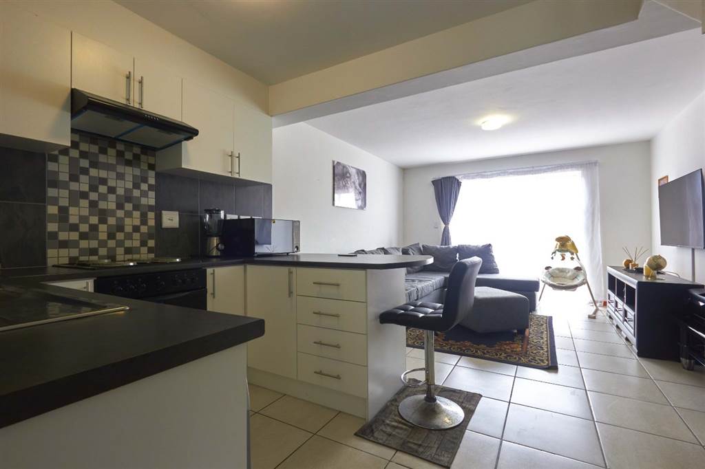 2 Bed Apartment in Stratford Green photo number 4