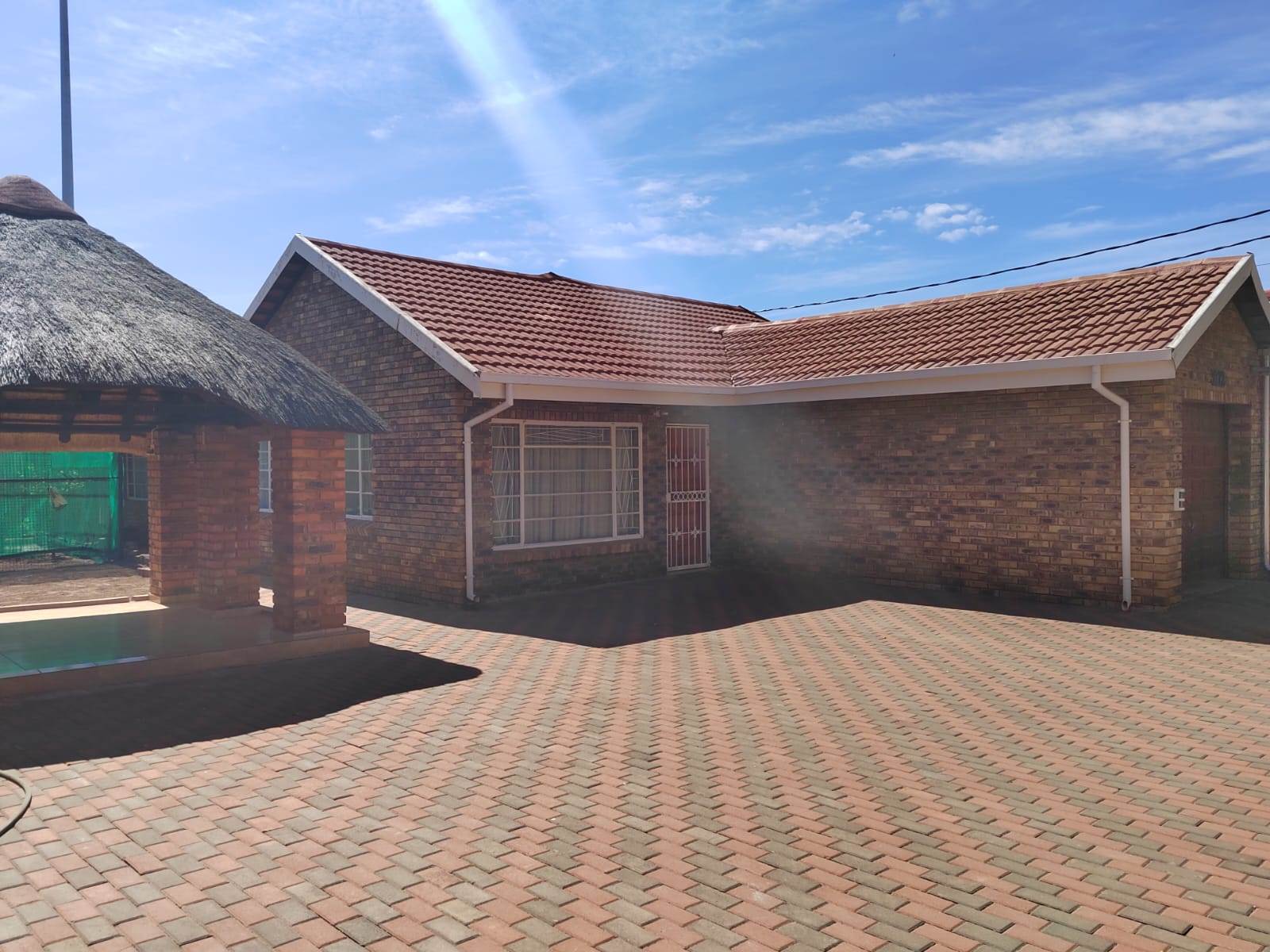 4 Bed House in Lethlabile photo number 1