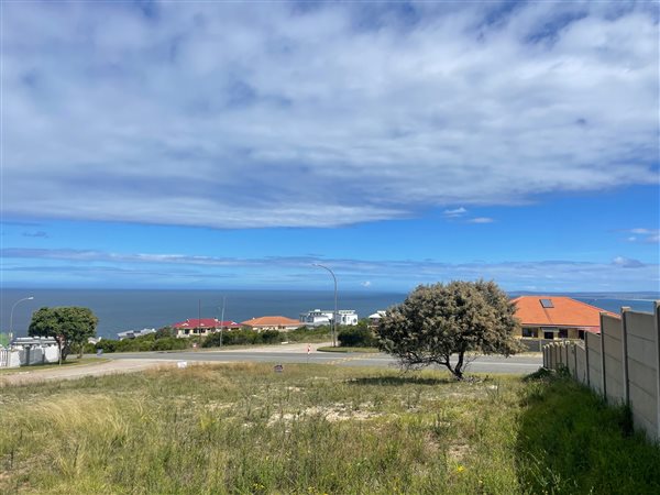 886 m² Land available in Dana Bay